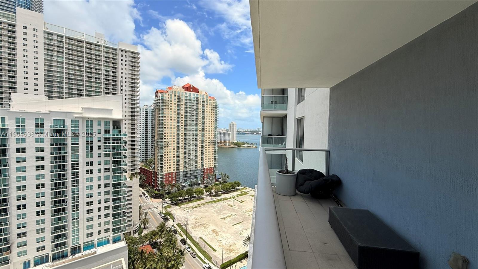 1300 Brickell Bay Dr #2300, Miami FL 33131