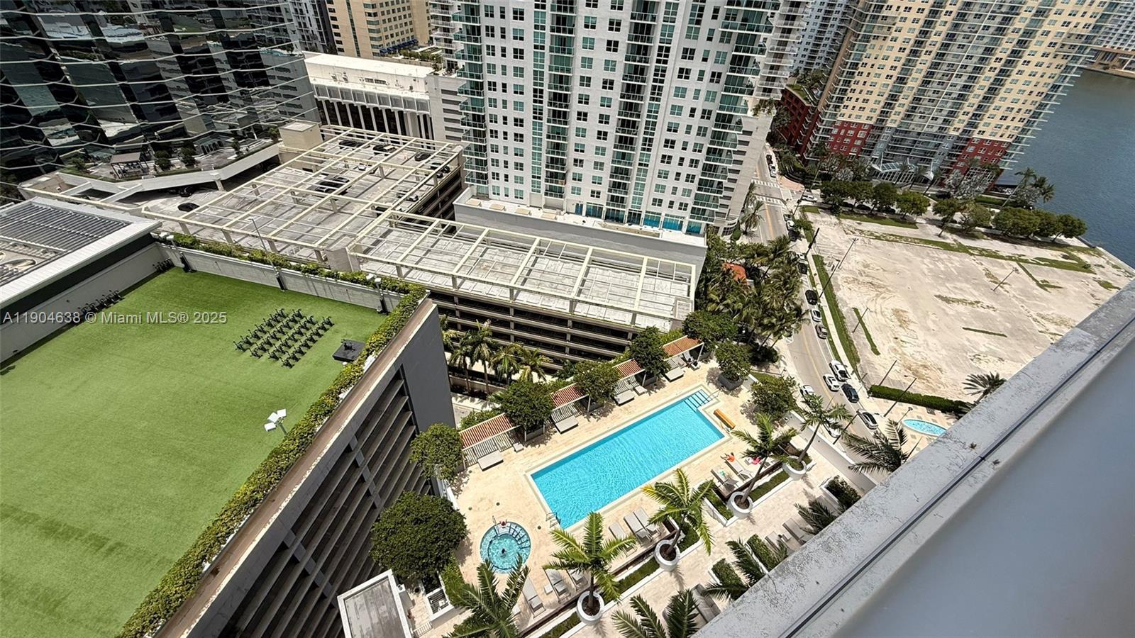 1300 Brickell Bay Dr #2300, Miami FL 33131