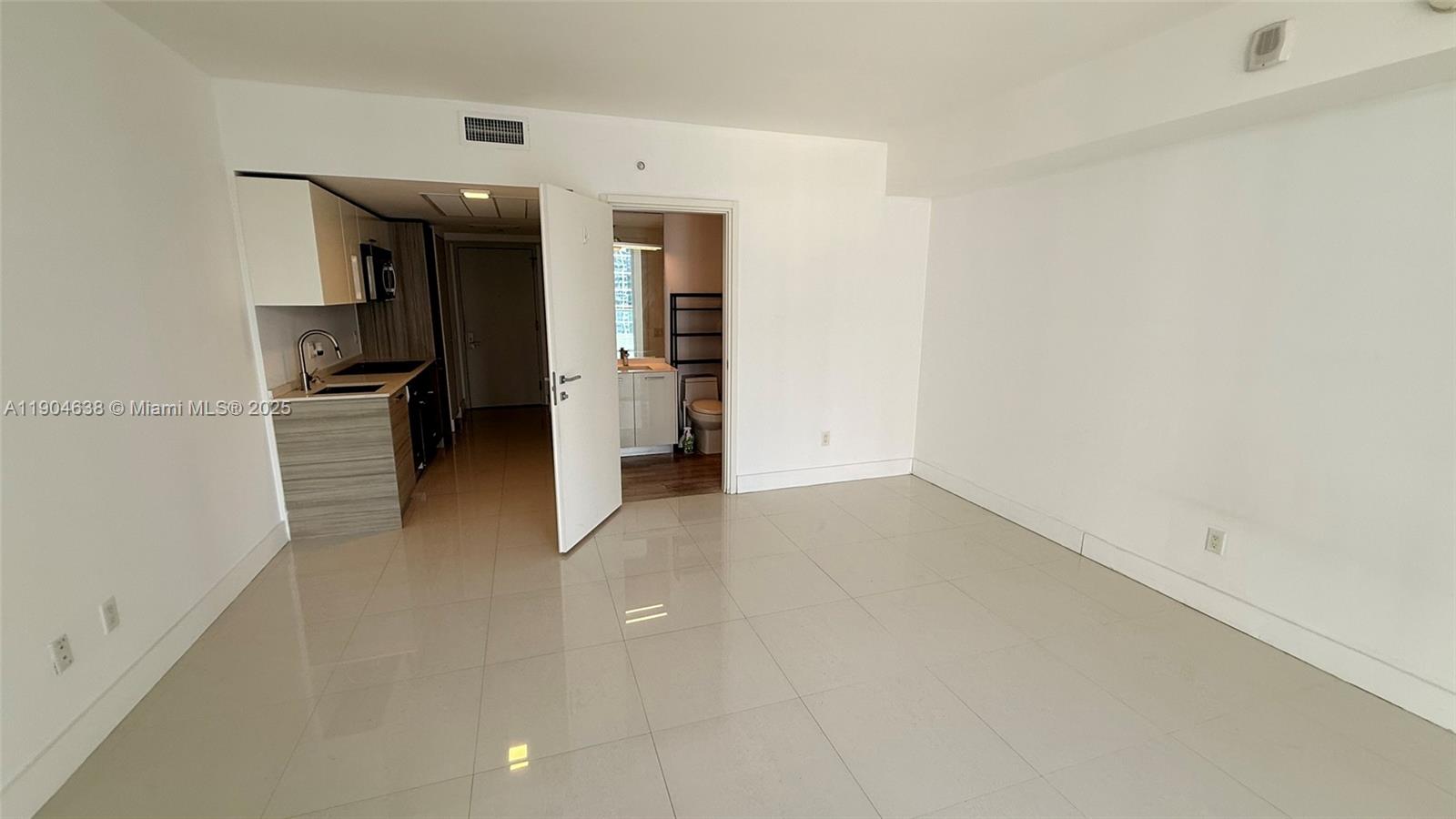 1300 Brickell Bay Dr #2300, Miami FL 33131