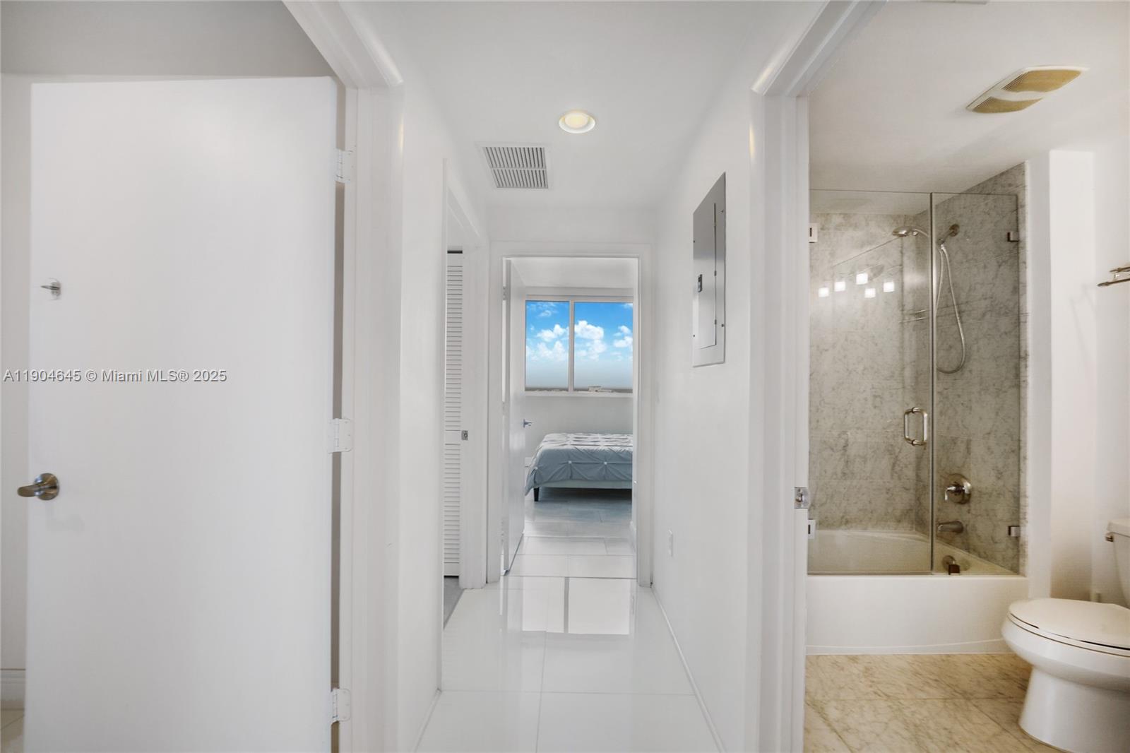 253 NE 2nd St #3302, Miami FL 33132