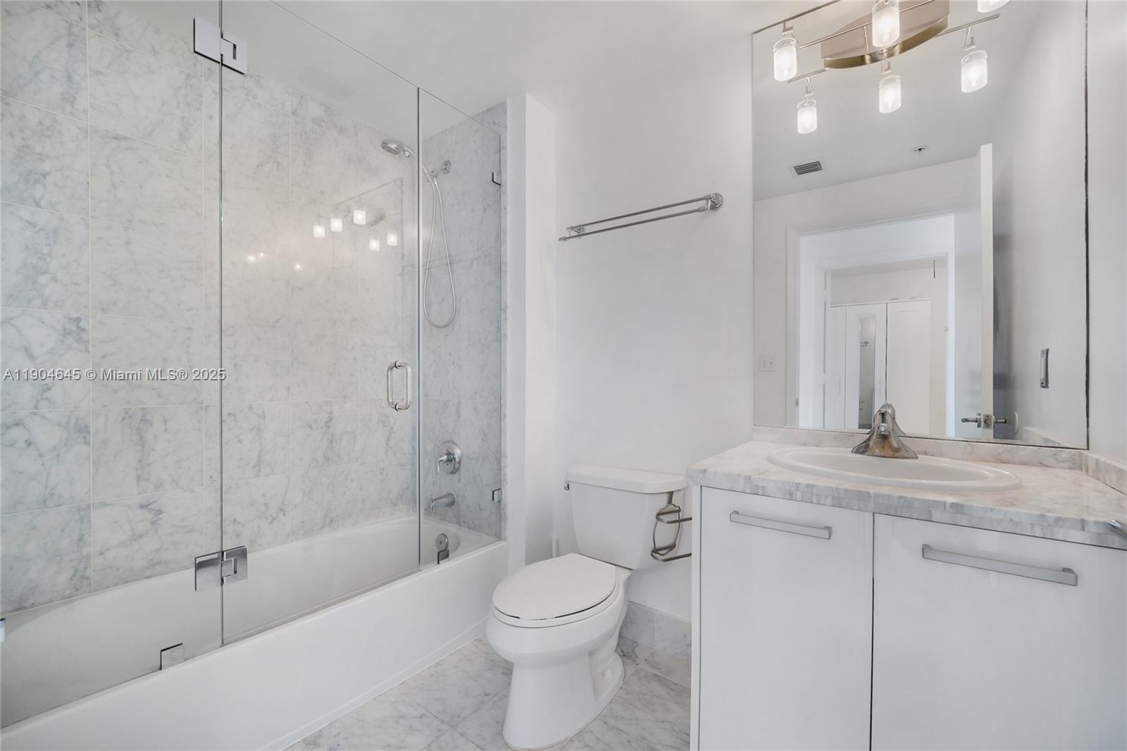 253 NE 2nd St #3302, Miami FL 33132