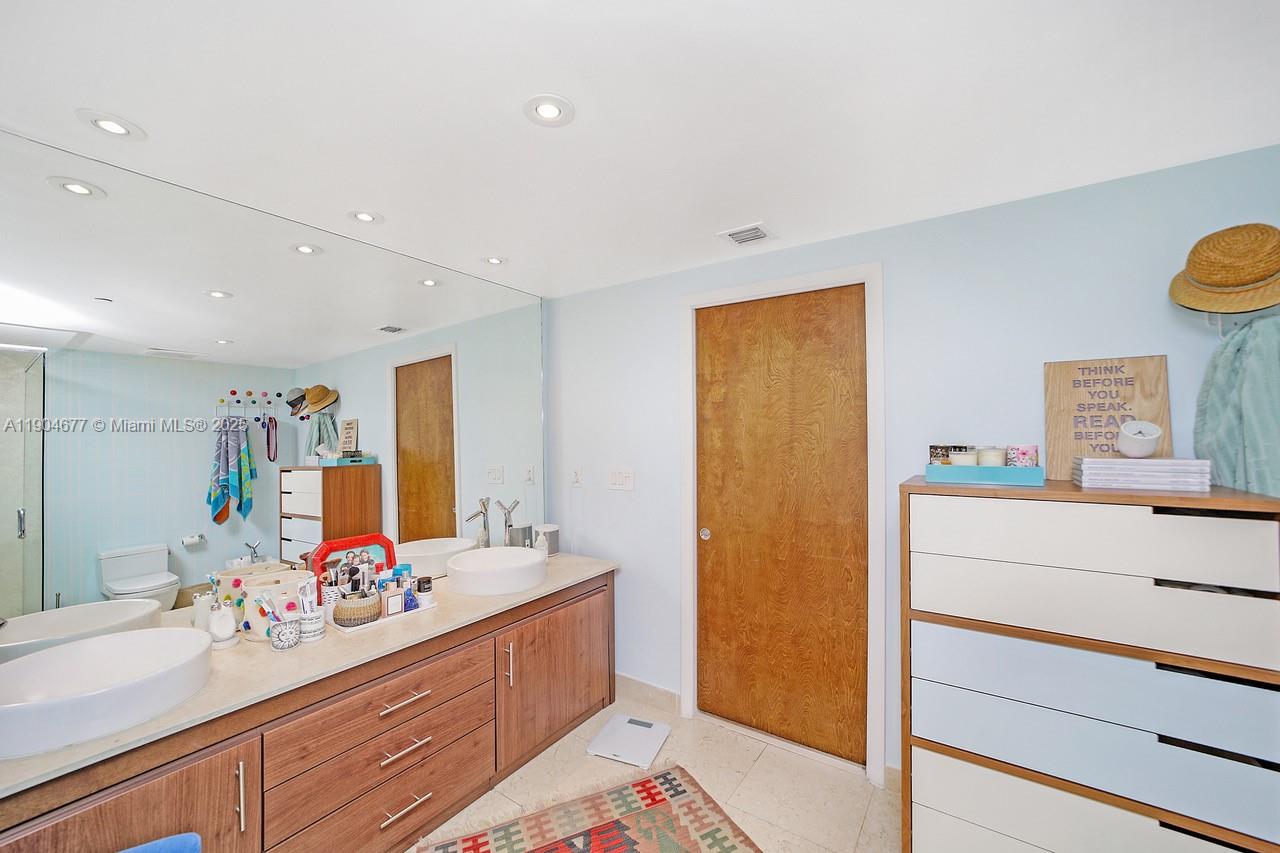 465 Brickell Ave #2001, Miami FL 33131