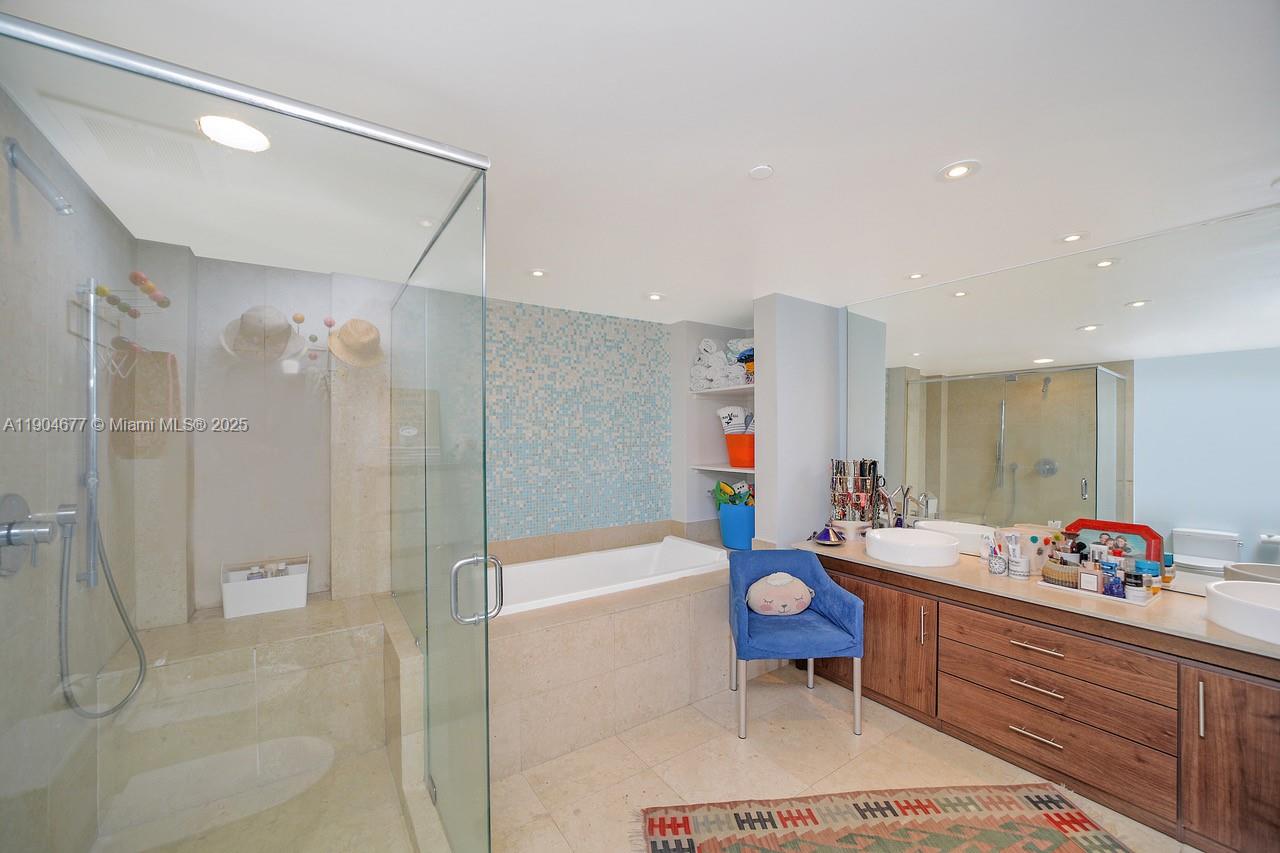 465 Brickell Ave #2001, Miami FL 33131