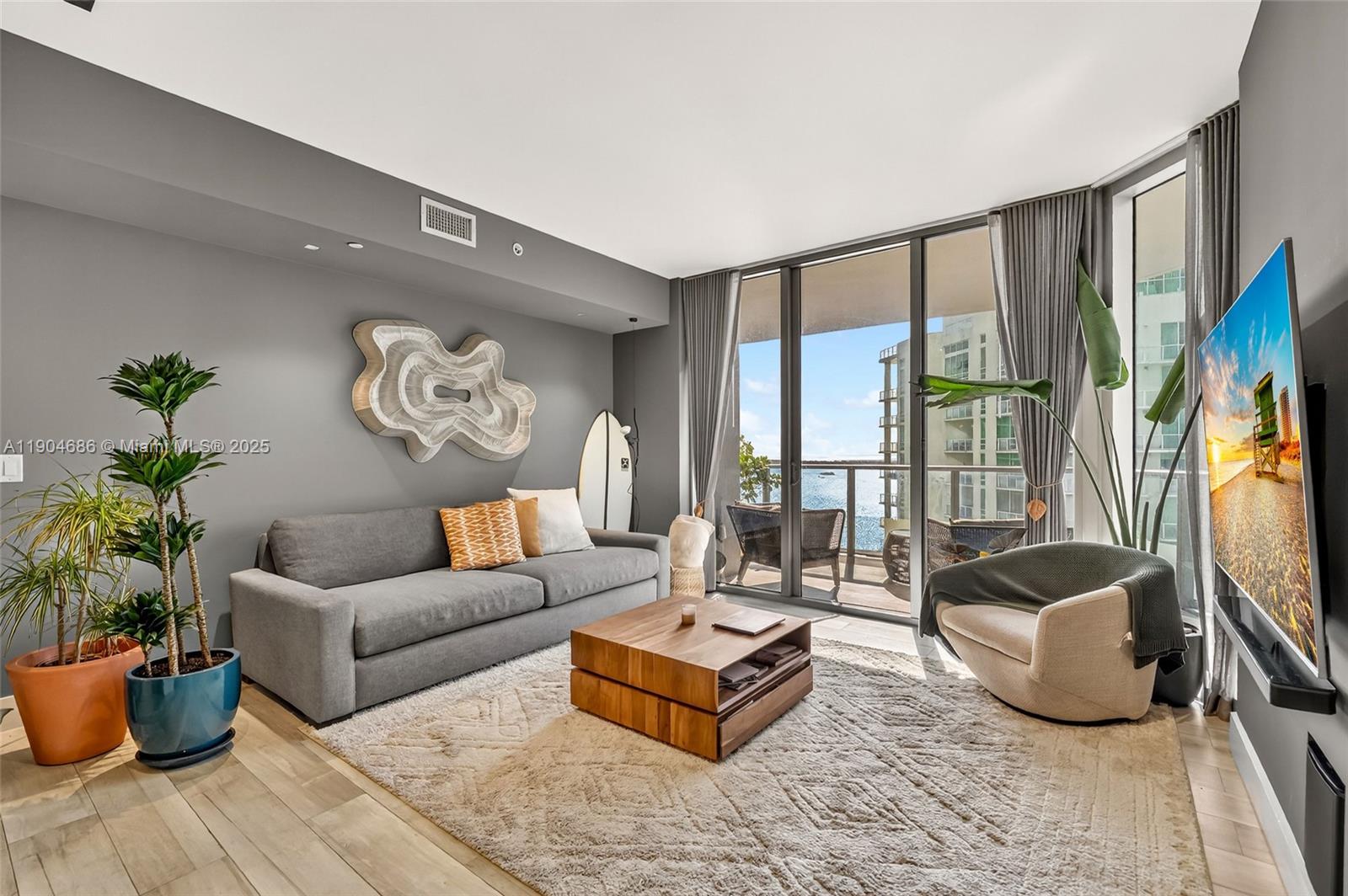 1300 Brickell Bay Dr #2403, Miami FL 33131