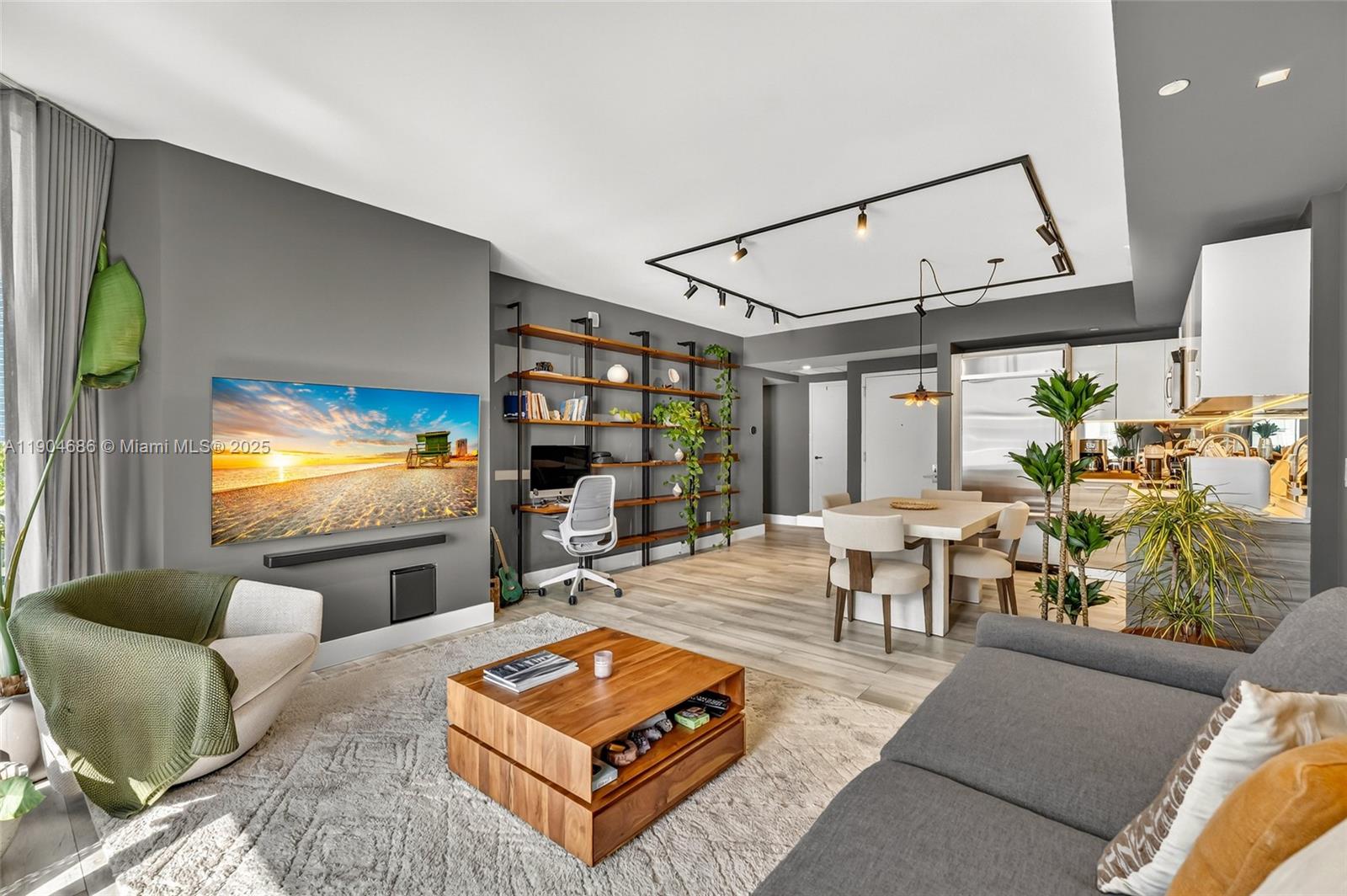 1300 Brickell Bay Dr #2403, Miami FL 33131