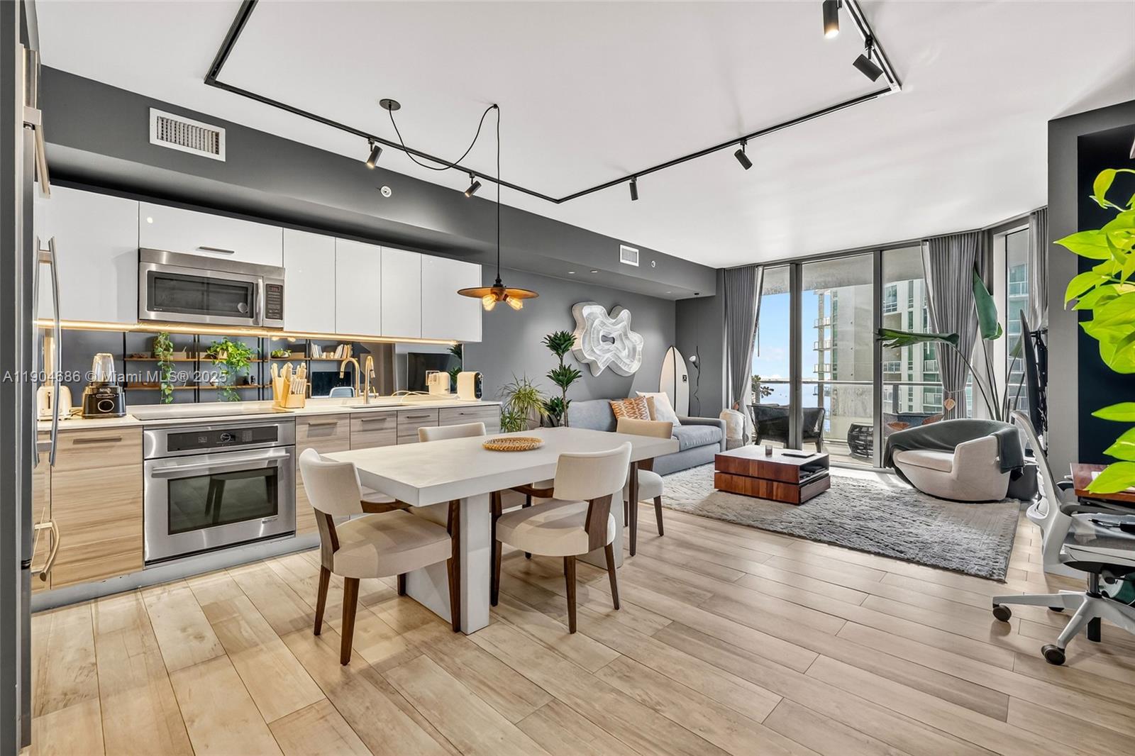 1300 Brickell Bay Dr #2403, Miami FL 33131