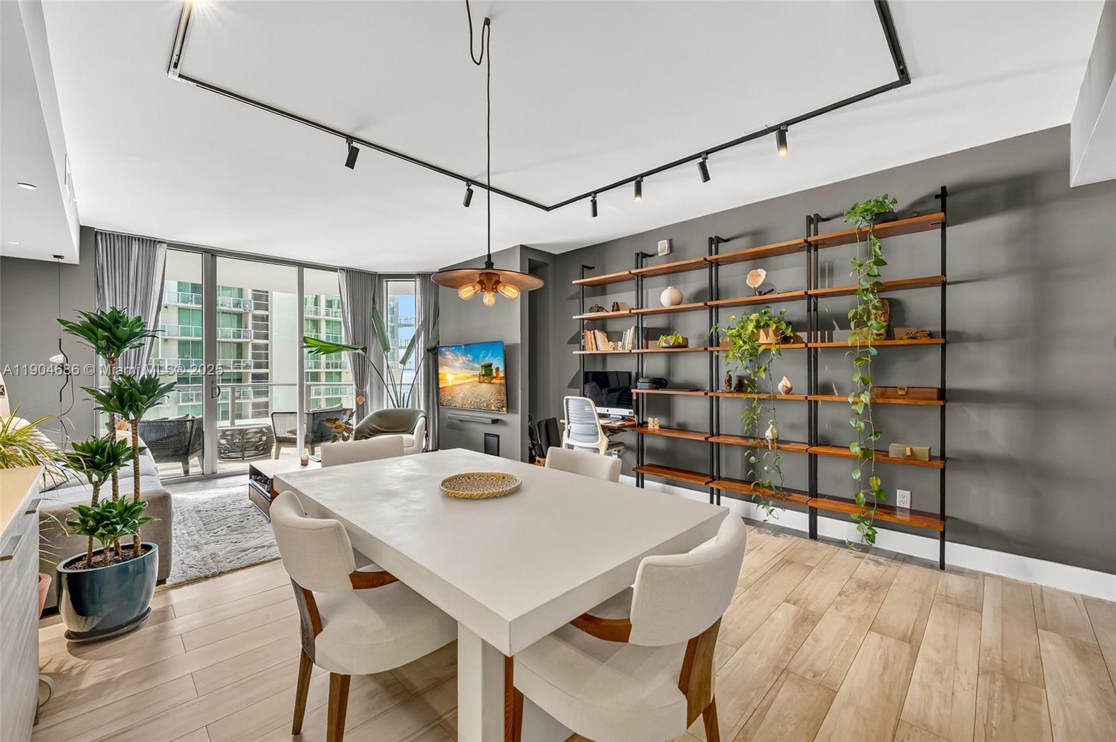 1300 Brickell Bay Dr #2403, Miami FL 33131