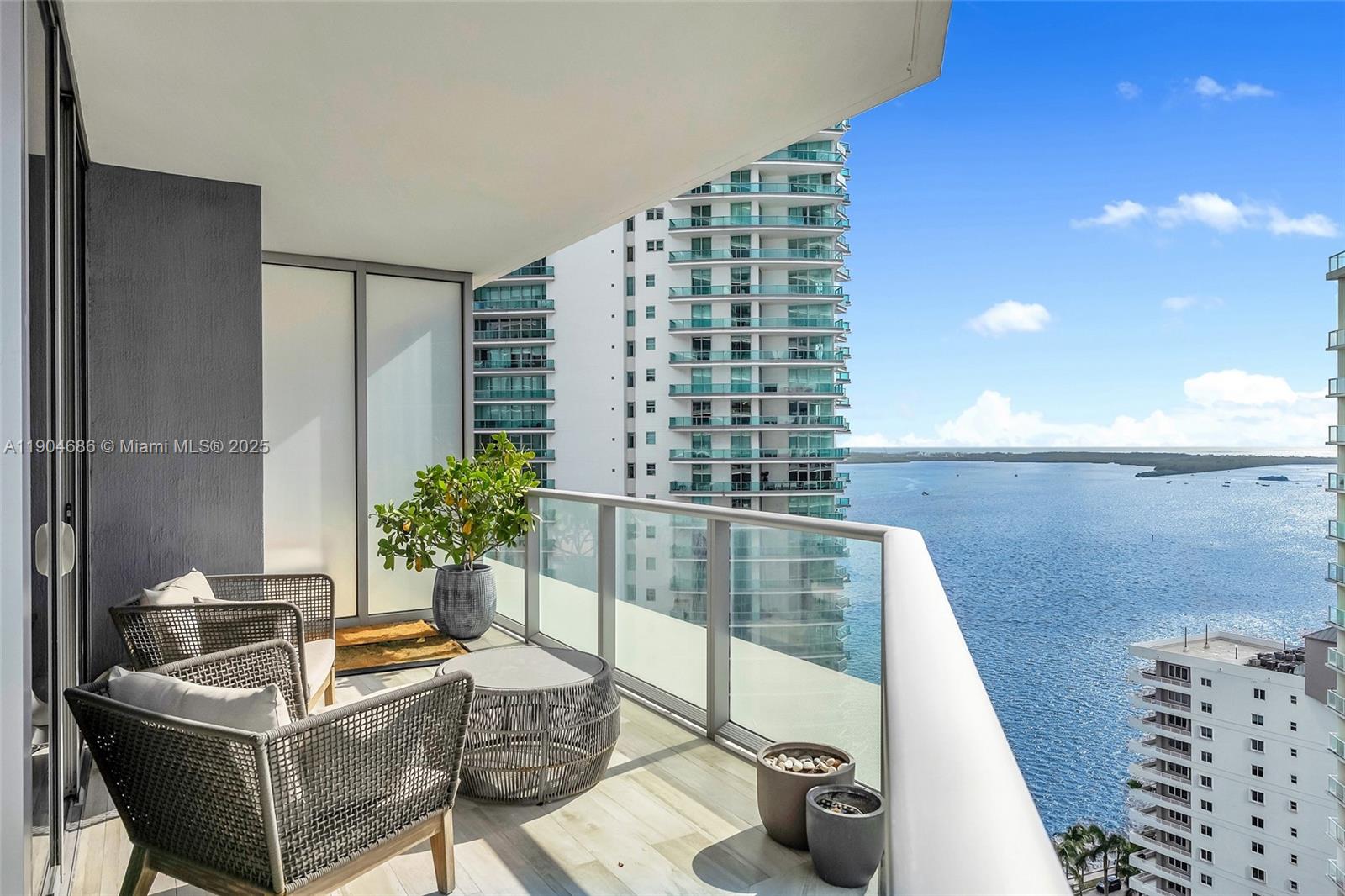 1300 Brickell Bay Dr #2403, Miami FL 33131
