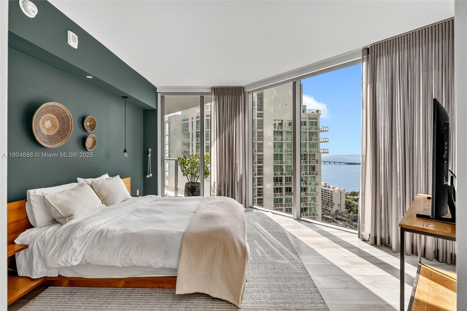 1300 Brickell Bay Dr #2403, Miami FL 33131