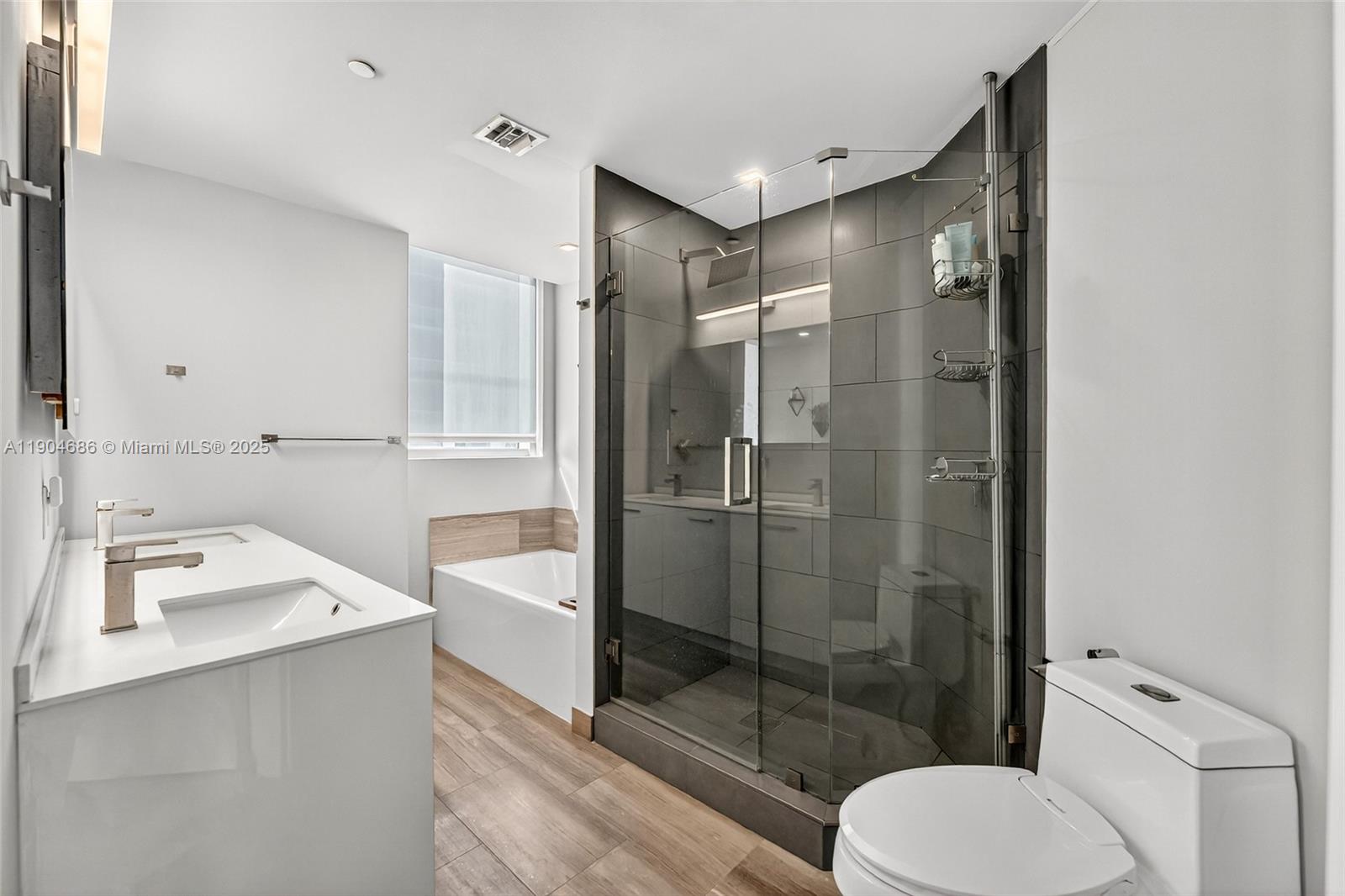 1300 Brickell Bay Dr #2403, Miami FL 33131