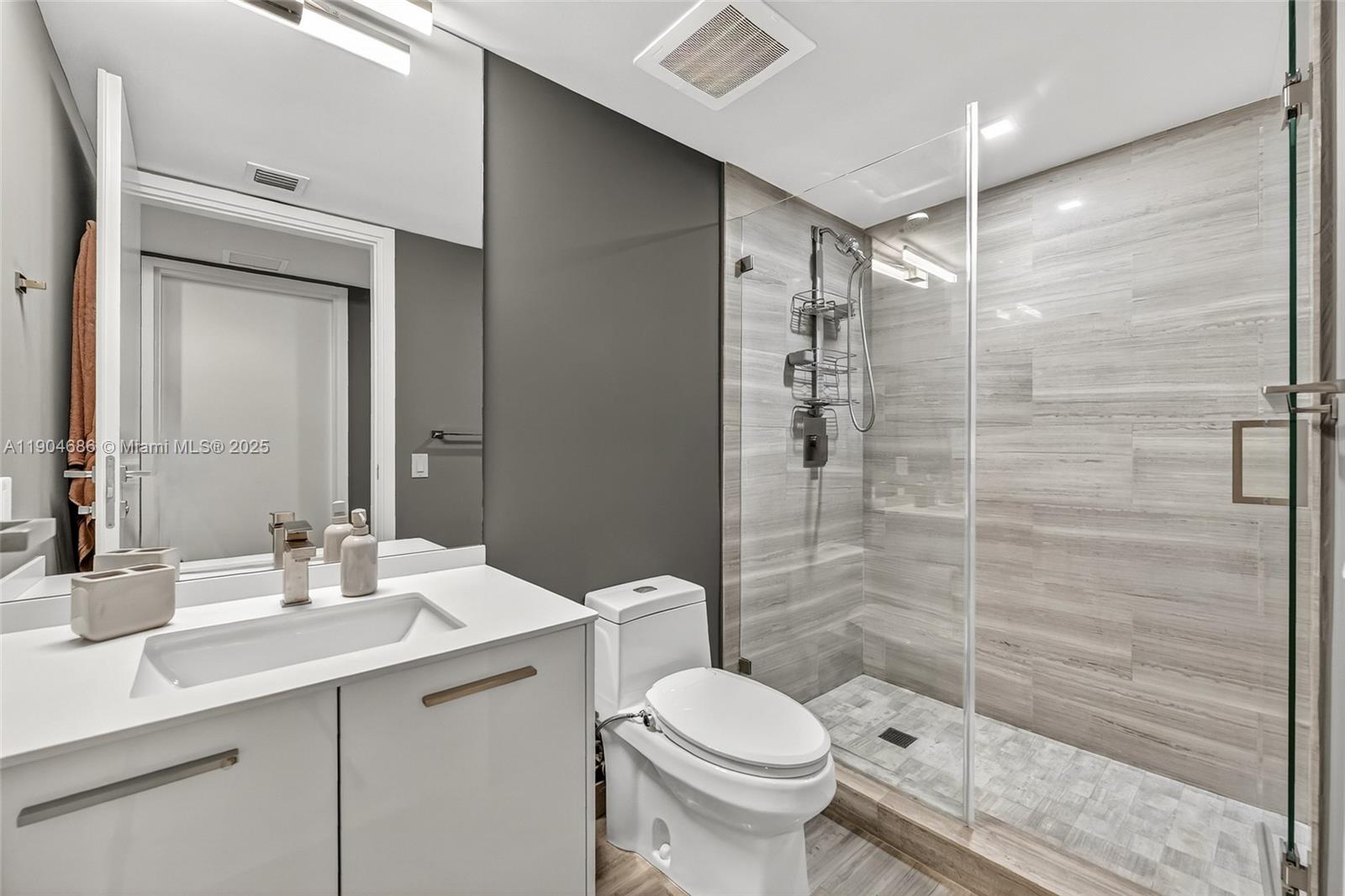 1300 Brickell Bay Dr #2403, Miami FL 33131