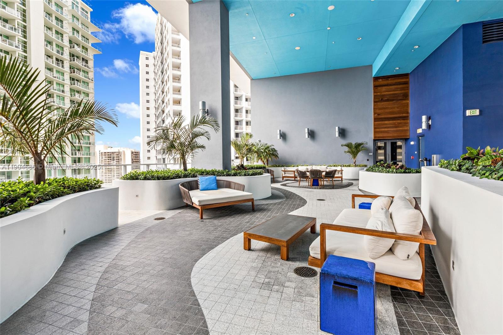 1300 Brickell Bay Dr #2403, Miami FL 33131