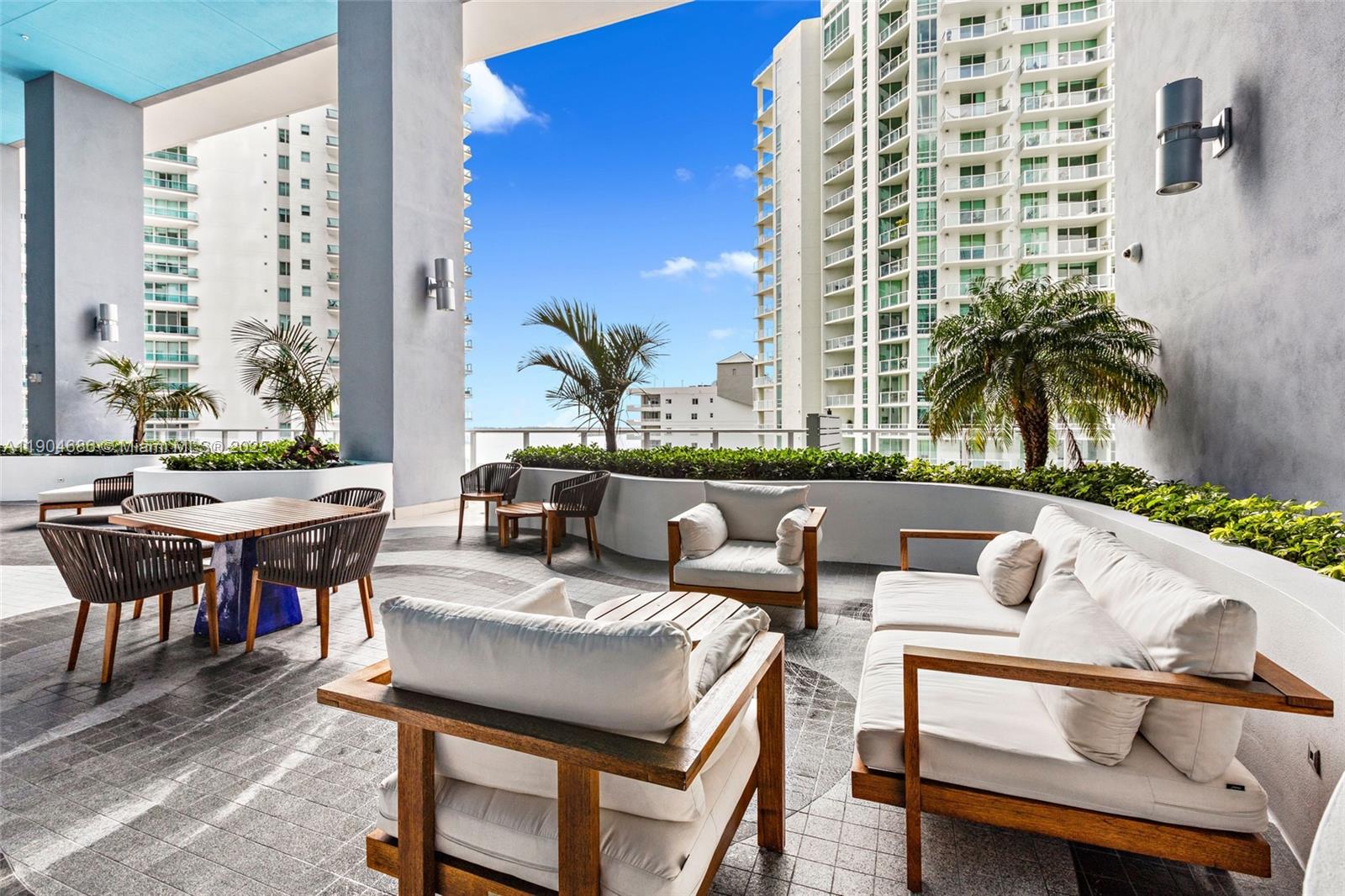 1300 Brickell Bay Dr #2403, Miami FL 33131