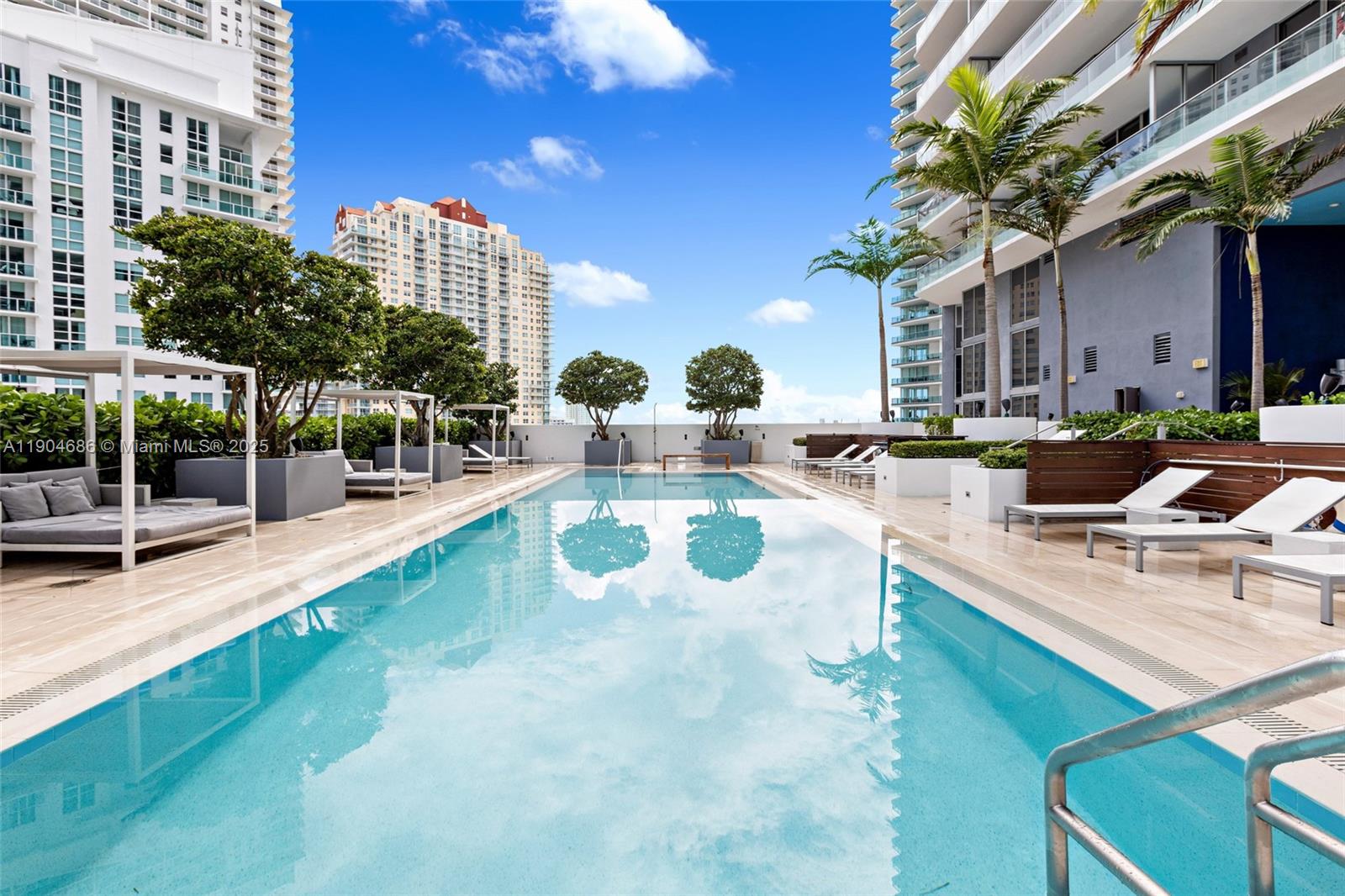 1300 Brickell Bay Dr #2403, Miami FL 33131