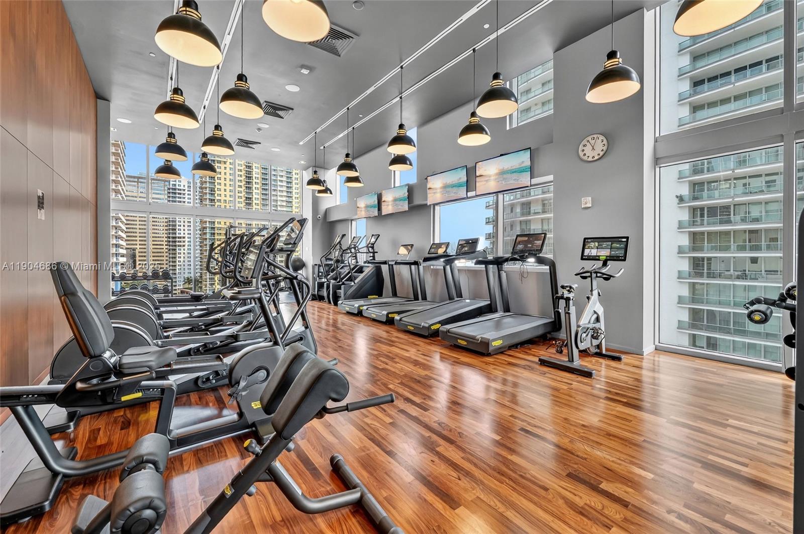 1300 Brickell Bay Dr #2403, Miami FL 33131