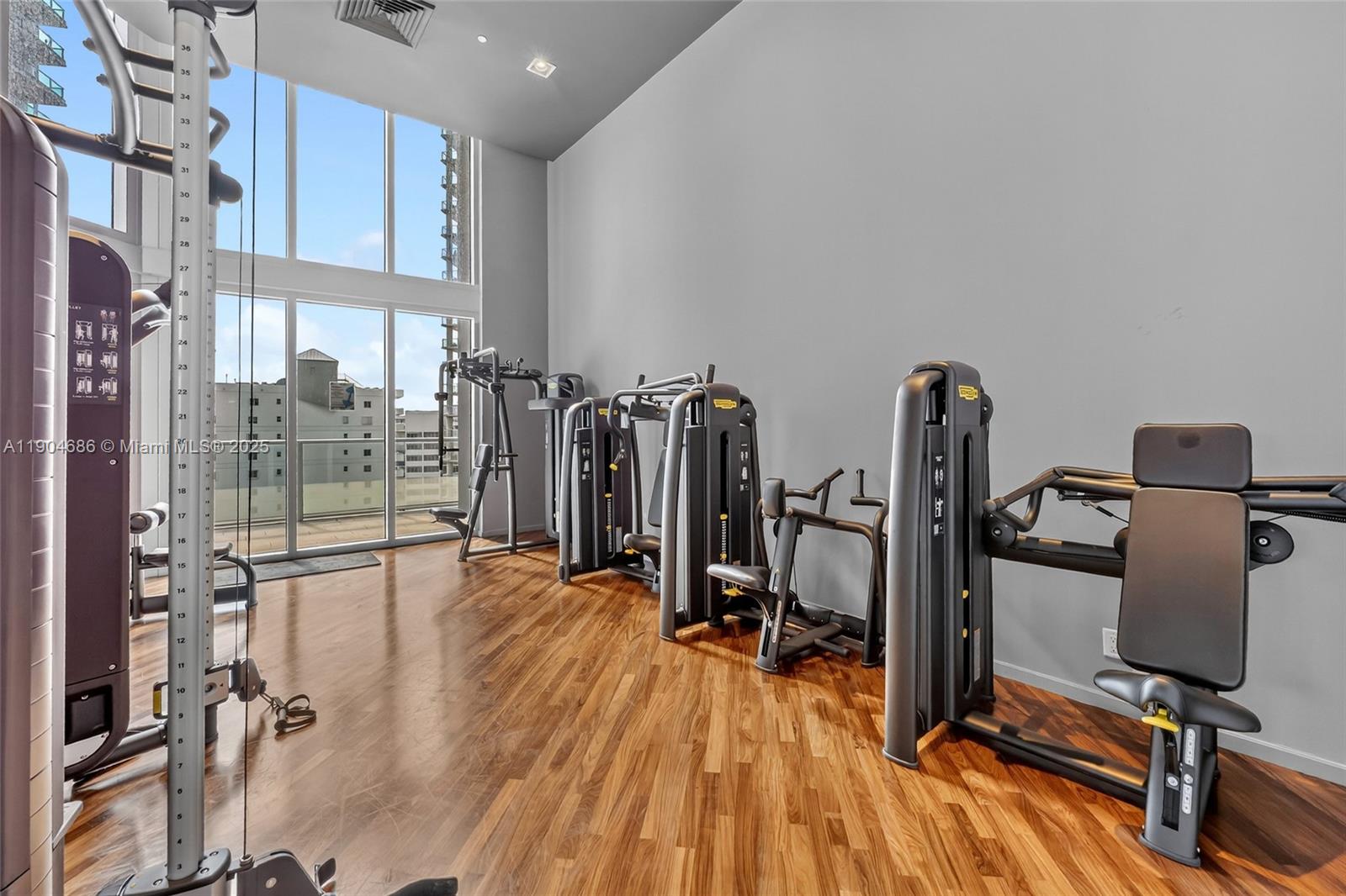 1300 Brickell Bay Dr #2403, Miami FL 33131