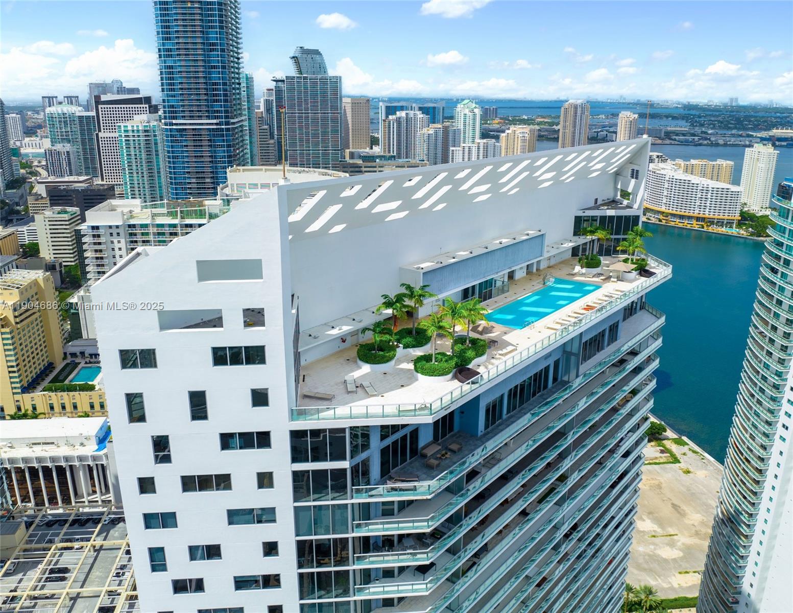 1300 Brickell Bay Dr #2403, Miami FL 33131