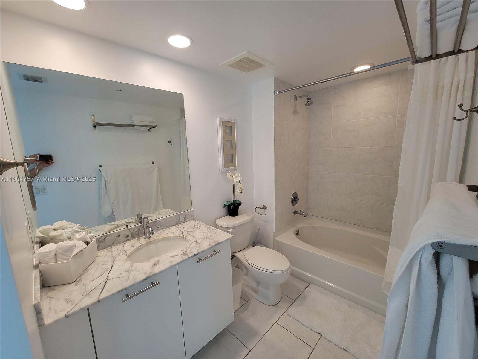 951 Brickell Ave #3908, Miami FL 33131