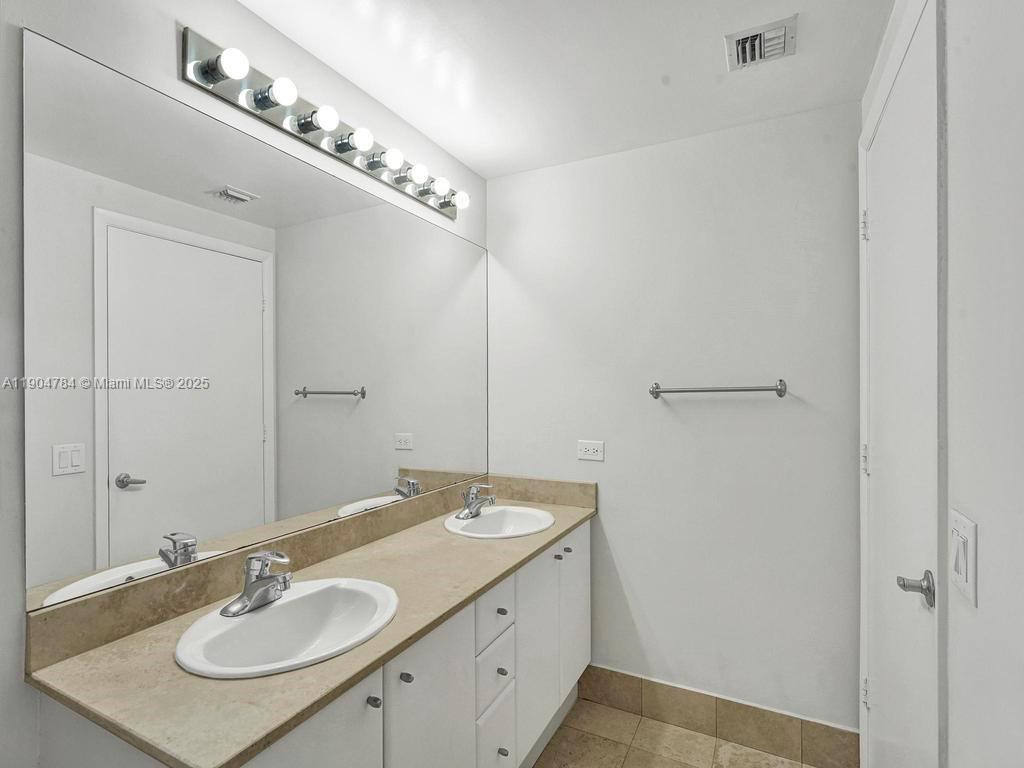 2475 Brickell Ave #2006, Miami FL 33129