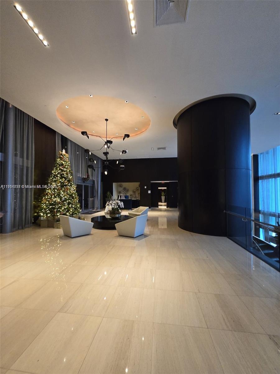 900 Biscayne Blvd #3902, Miami FL 33132