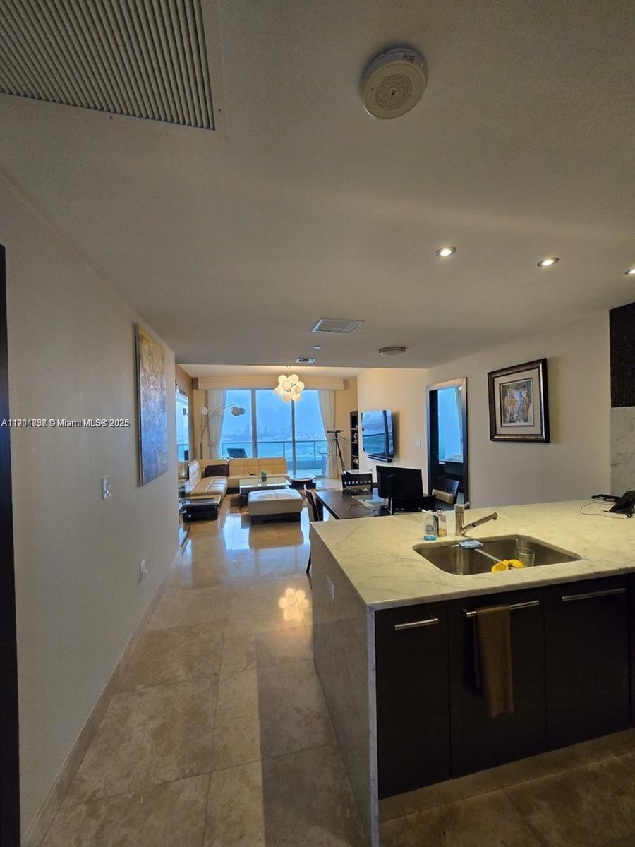 900 Biscayne Blvd #3902, Miami FL 33132