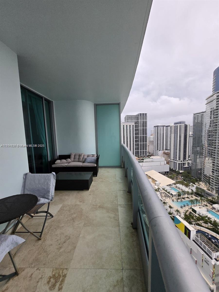 900 Biscayne Blvd #3902, Miami FL 33132