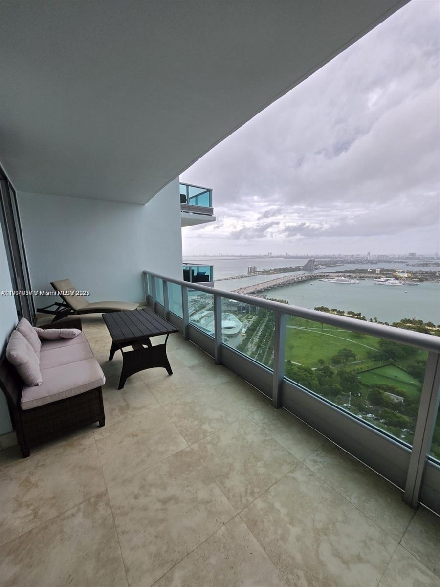 900 Biscayne Blvd #3902, Miami FL 33132