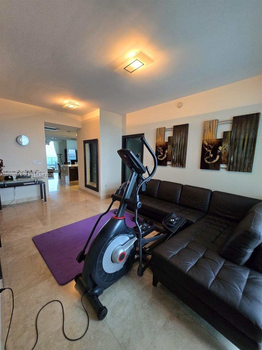 900 Biscayne Blvd #3902, Miami FL 33132