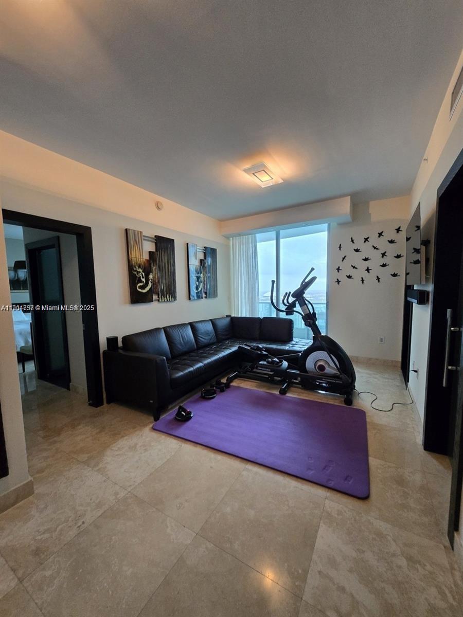 900 Biscayne Blvd #3902, Miami FL 33132
