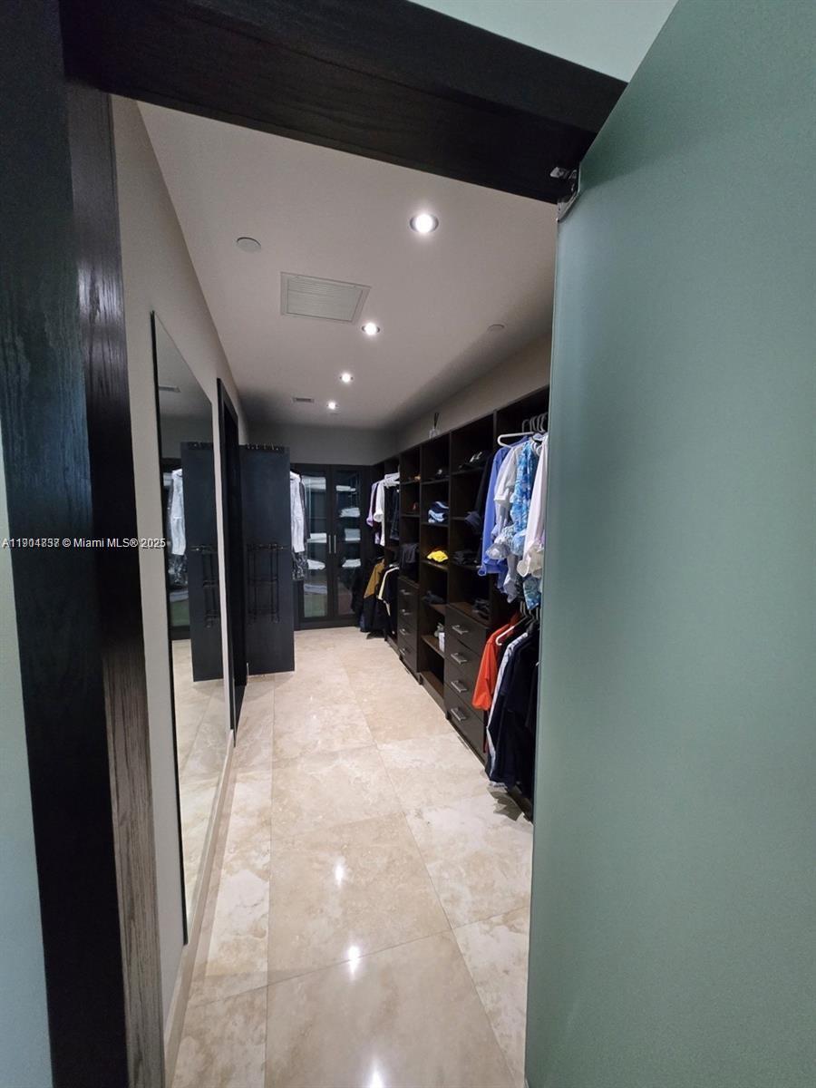 900 Biscayne Blvd #3902, Miami FL 33132
