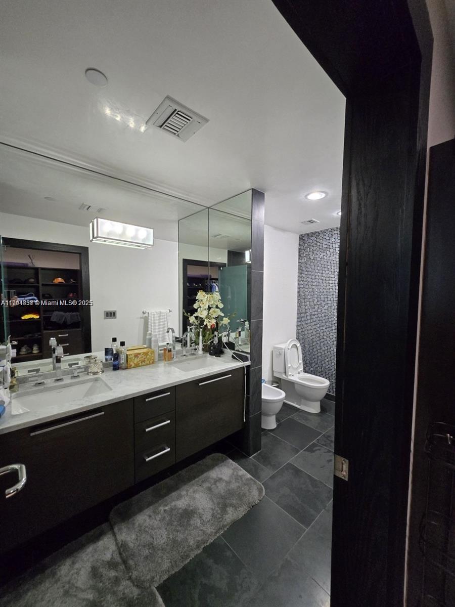 900 Biscayne Blvd #3902, Miami FL 33132
