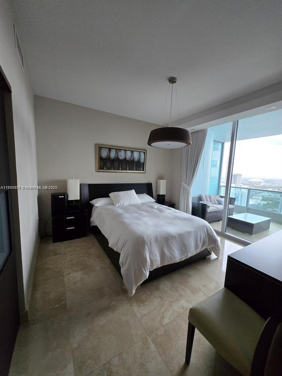 900 Biscayne Blvd #3902, Miami FL 33132