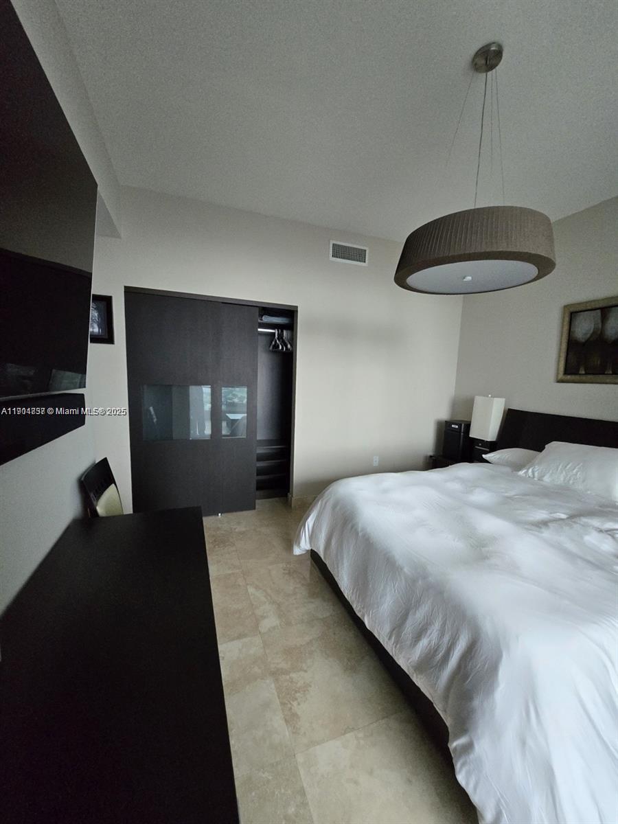 900 Biscayne Blvd #3902, Miami FL 33132