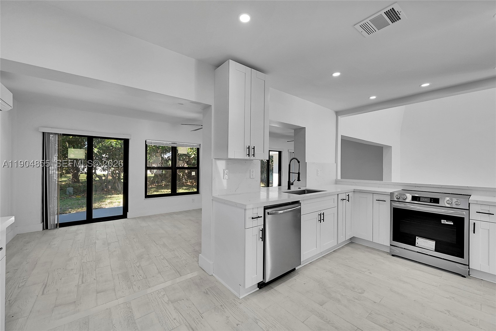 4603 King Palm Dr, Tamarac FL 33319