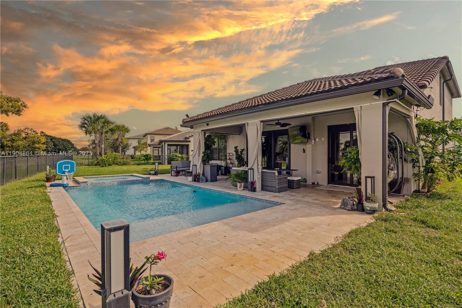 8152 NW 78th St, Tamarac FL 33321
