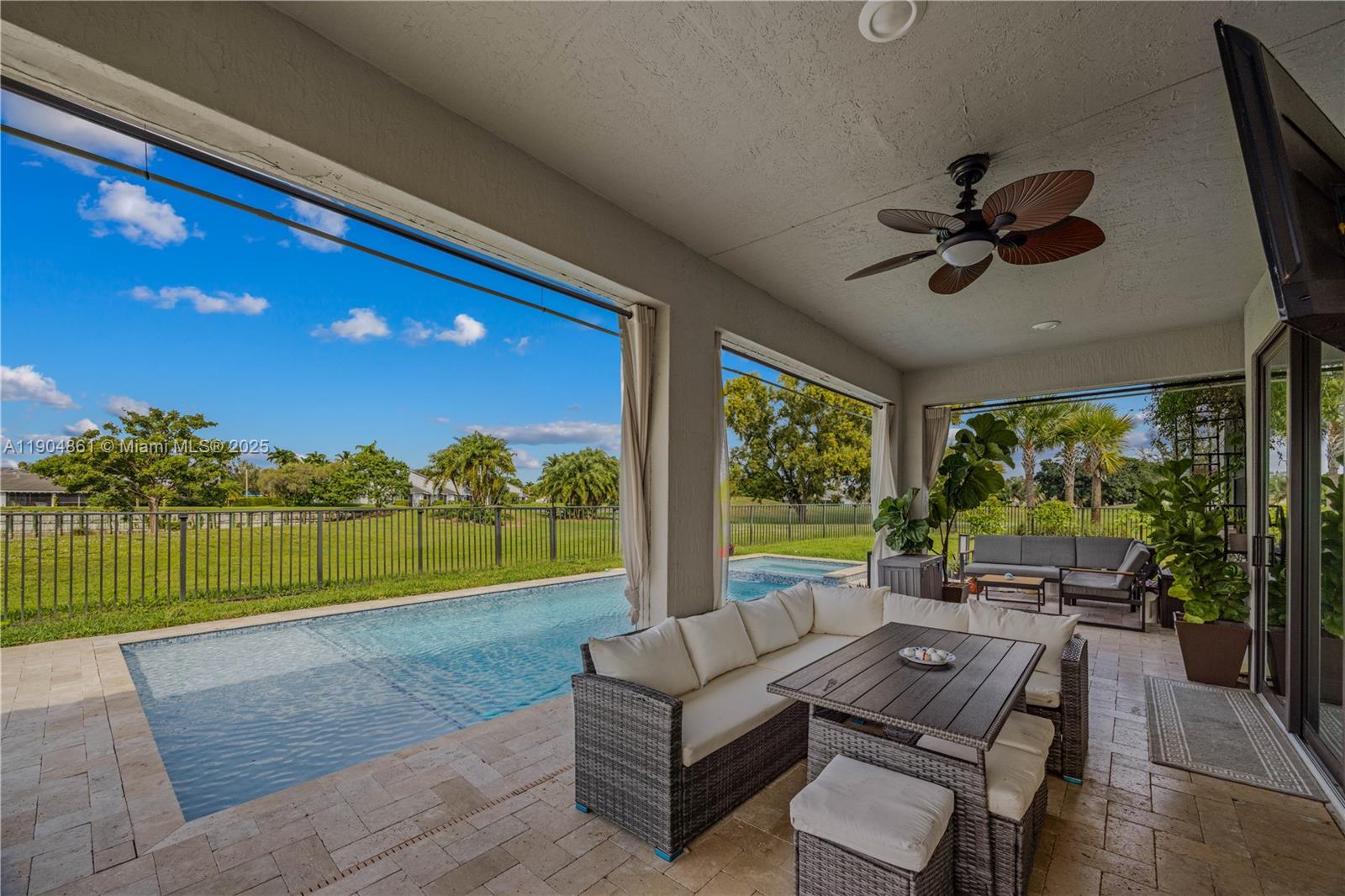 8152 NW 78th St, Tamarac FL 33321