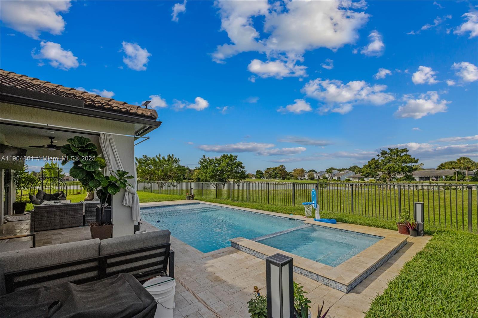 8152 NW 78th St, Tamarac FL 33321