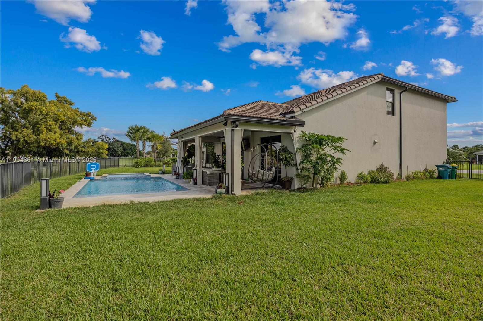 8152 NW 78th St, Tamarac FL 33321