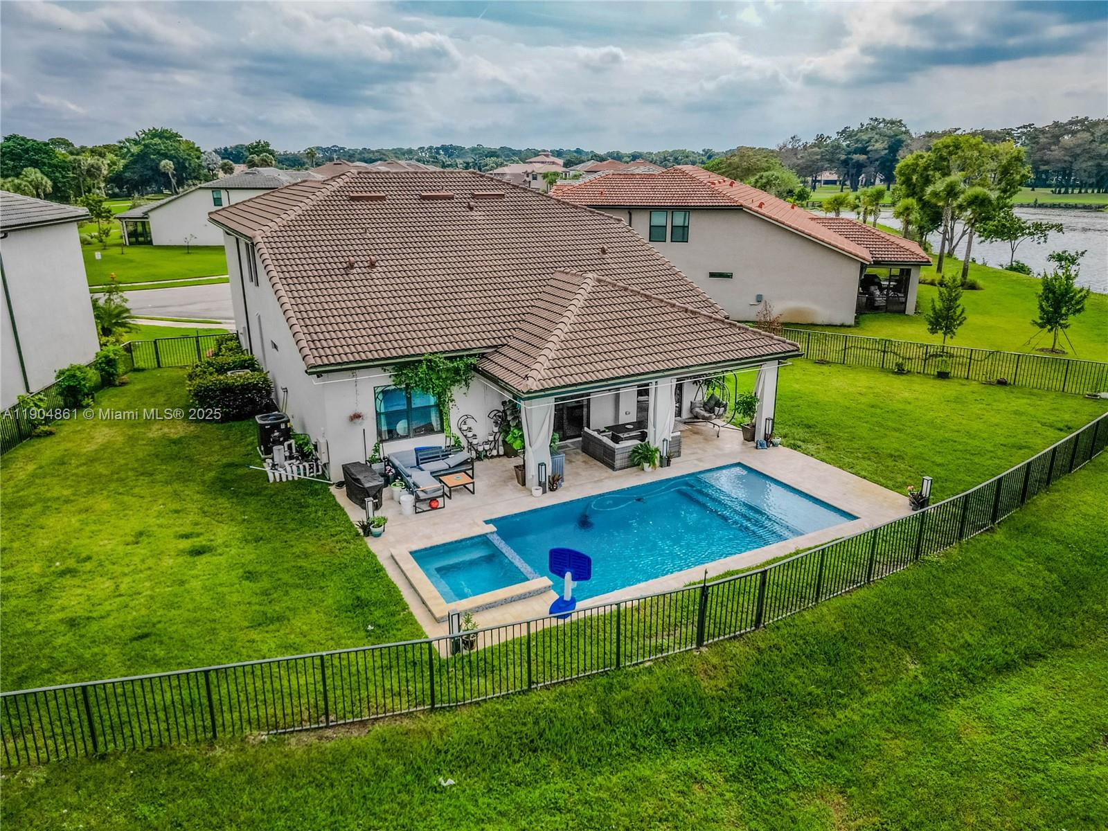 8152 NW 78th St, Tamarac FL 33321
