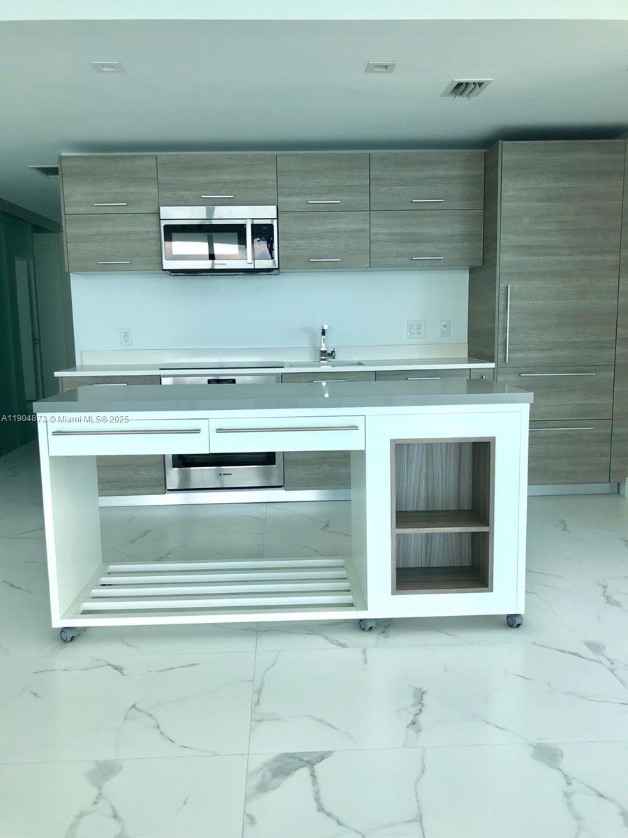 650 NE 32 ST #4107, Miami FL 33137