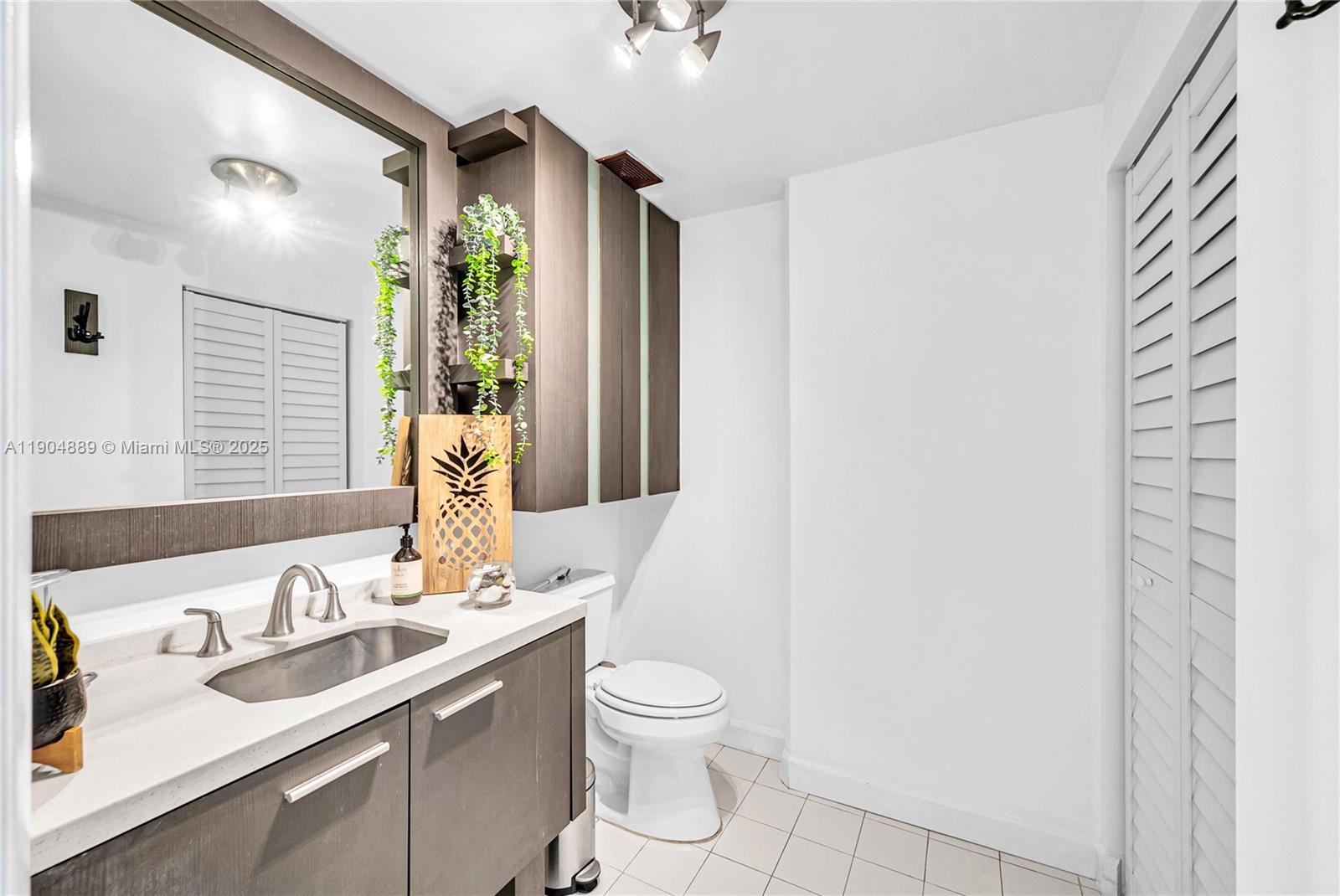 690 SW 1st Ct #1713, Miami FL 33130