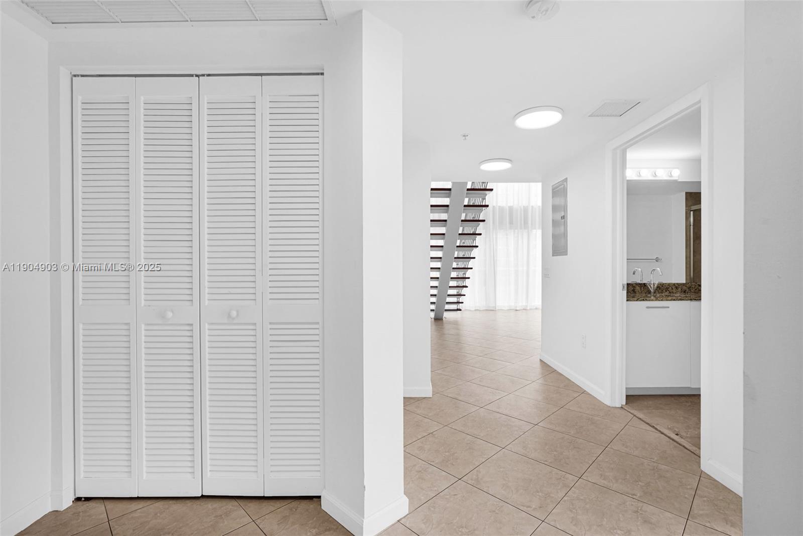 41 SE 5th St #816, Miami FL 33131