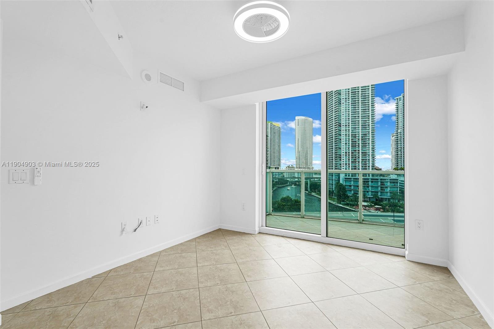41 SE 5th St #816, Miami FL 33131