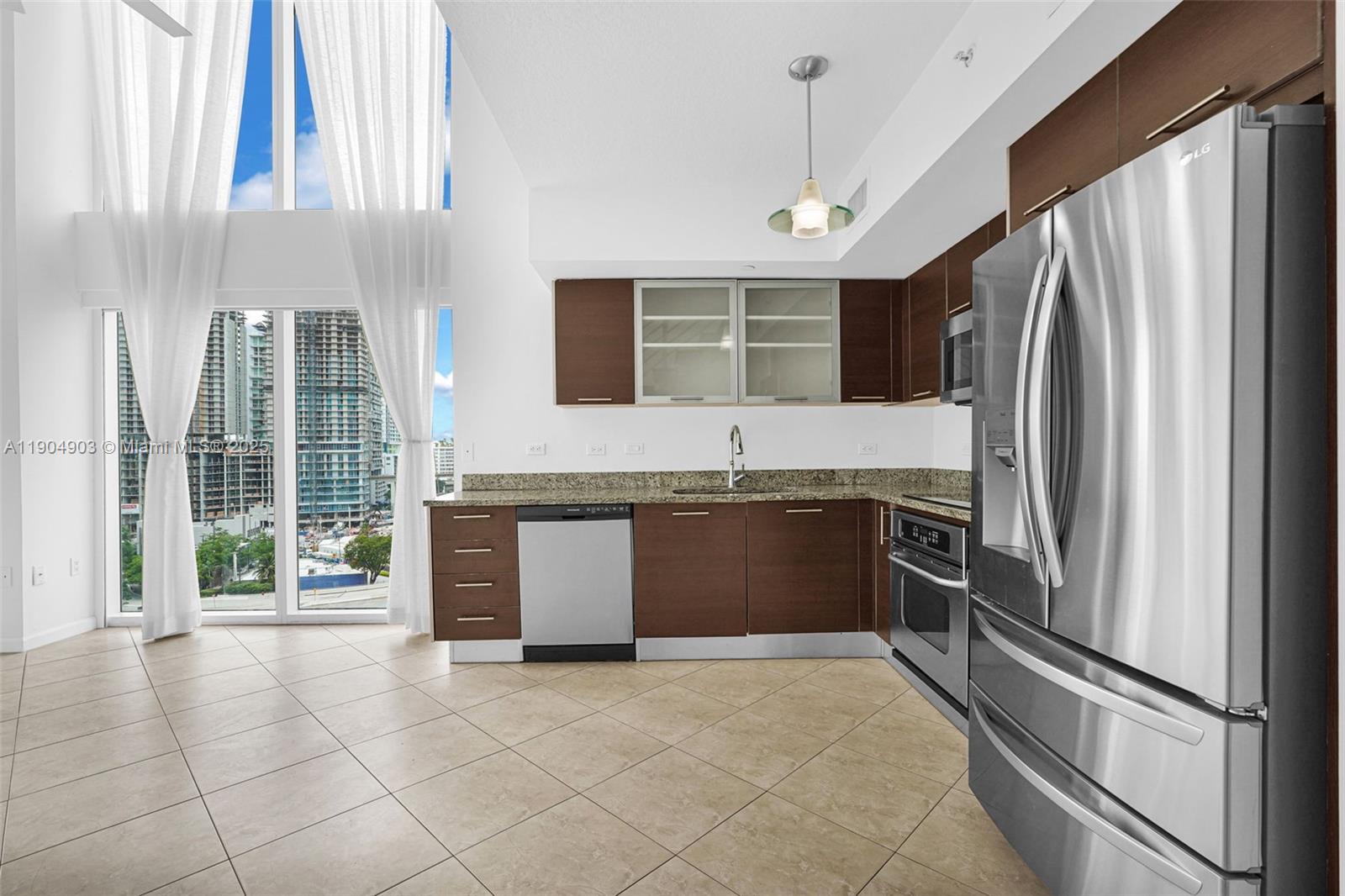 41 SE 5th St #816, Miami FL 33131