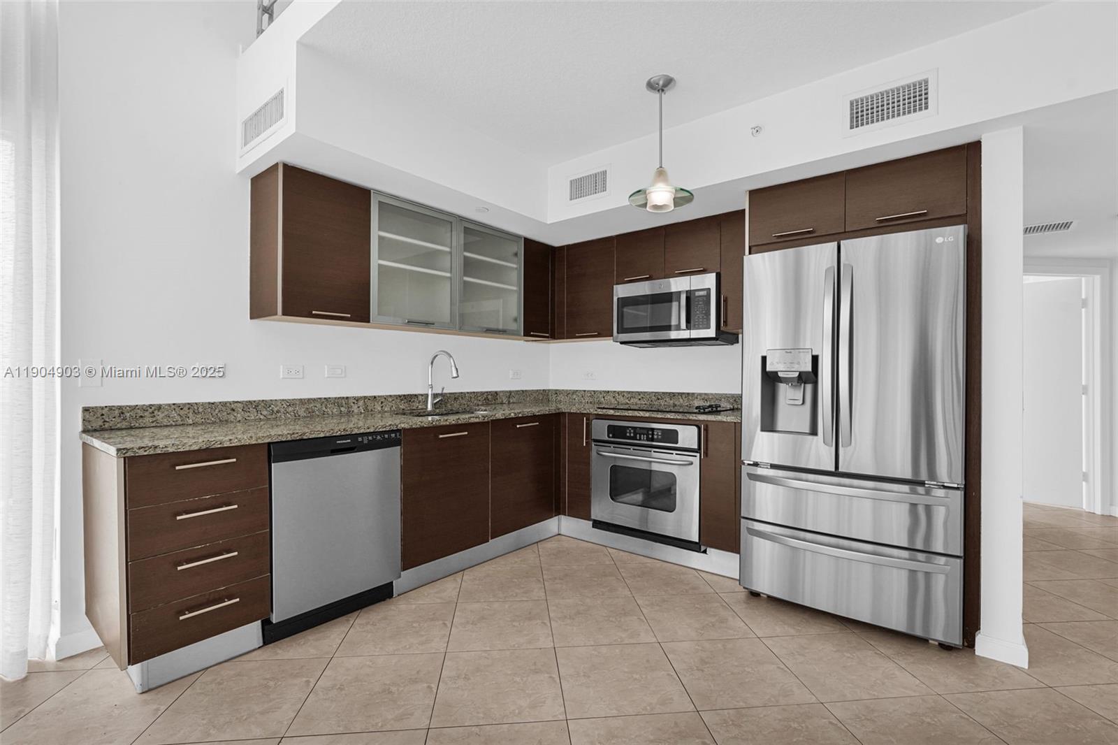 41 SE 5th St #816, Miami FL 33131