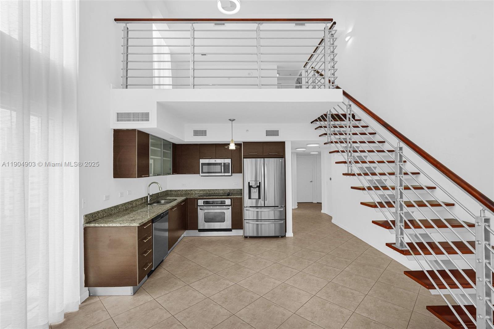 41 SE 5th St #816, Miami FL 33131