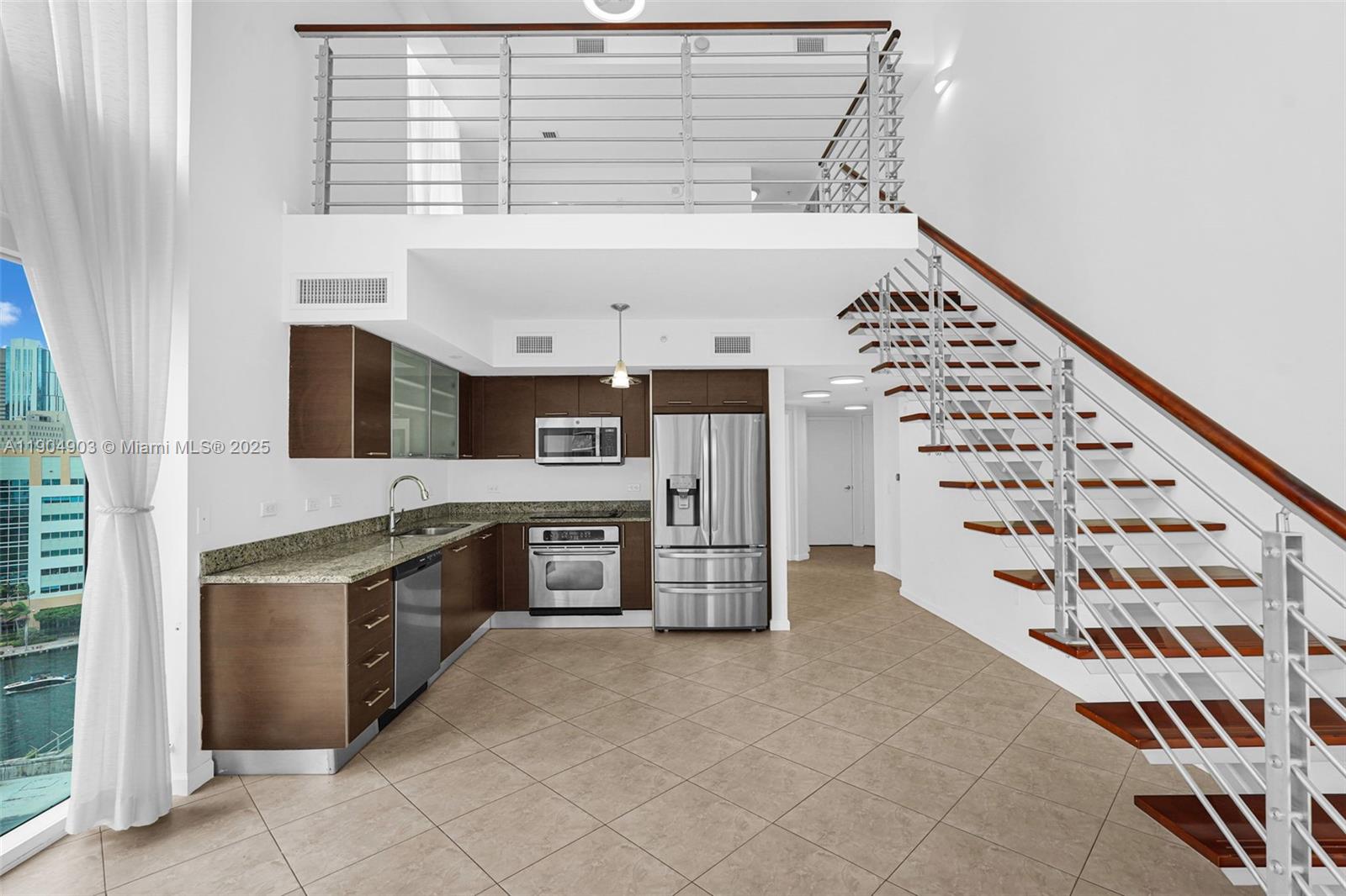 41 SE 5th St #816, Miami FL 33131
