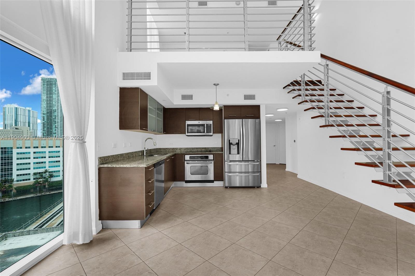 41 SE 5th St #816, Miami FL 33131