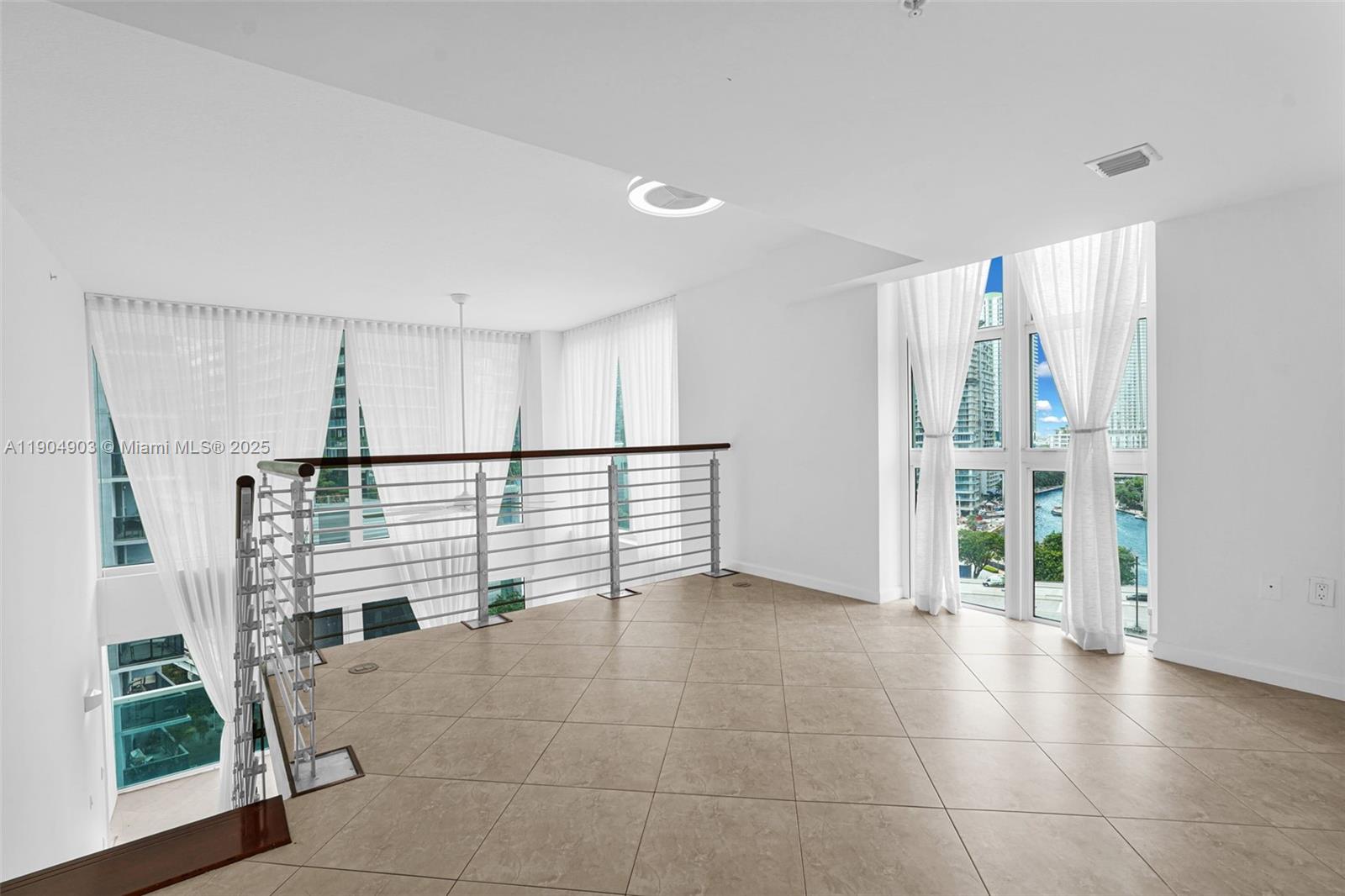 41 SE 5th St #816, Miami FL 33131