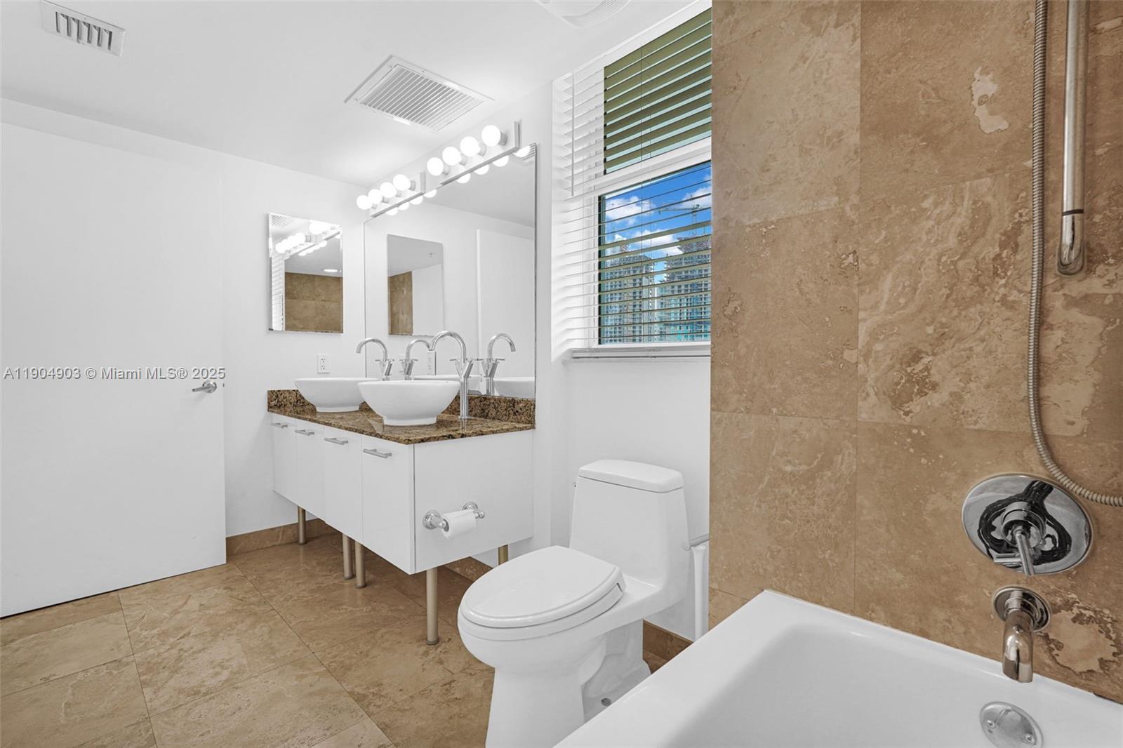 41 SE 5th St #816, Miami FL 33131